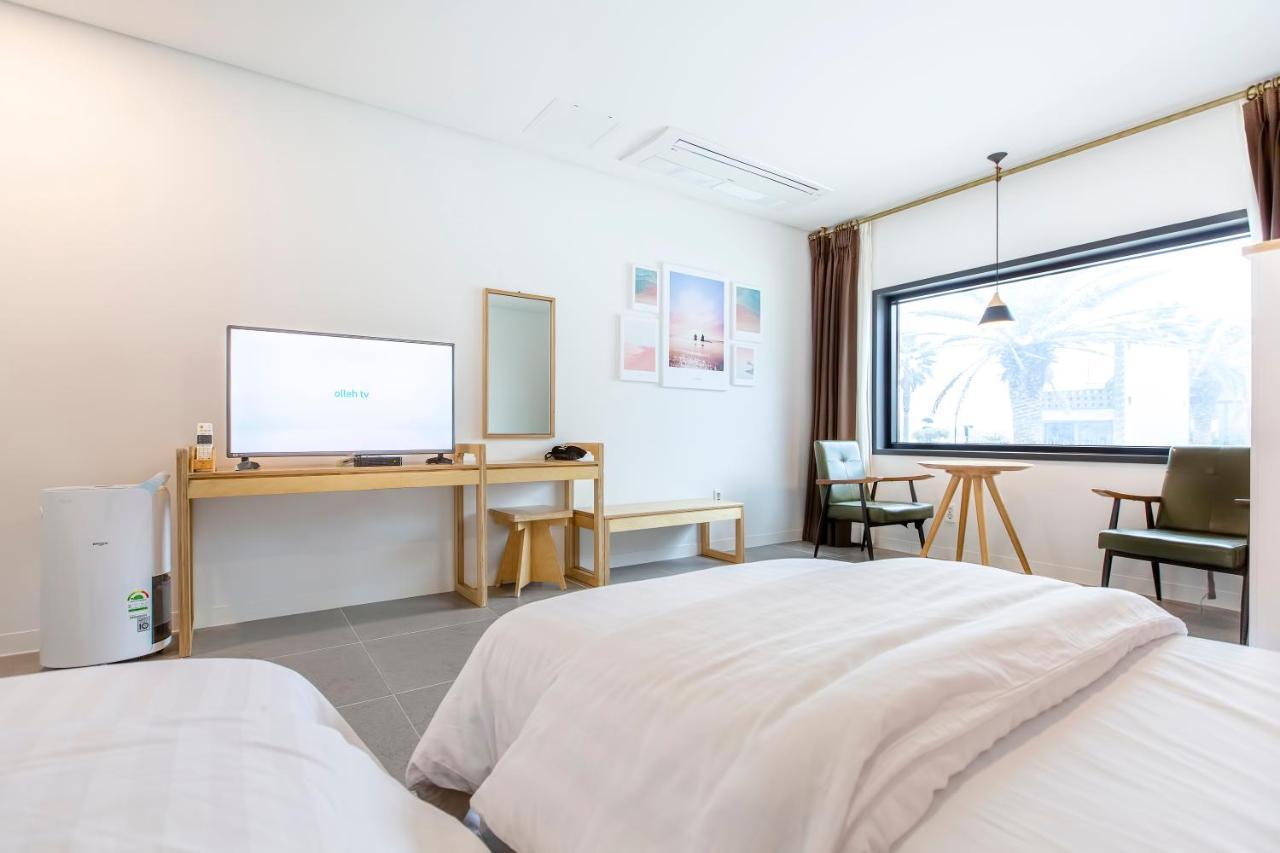 Lunamar Pension Jeju Exterior photo