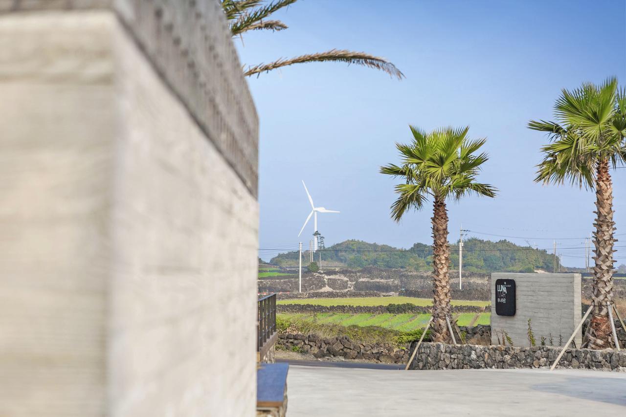 Lunamar Pension Jeju Exterior photo